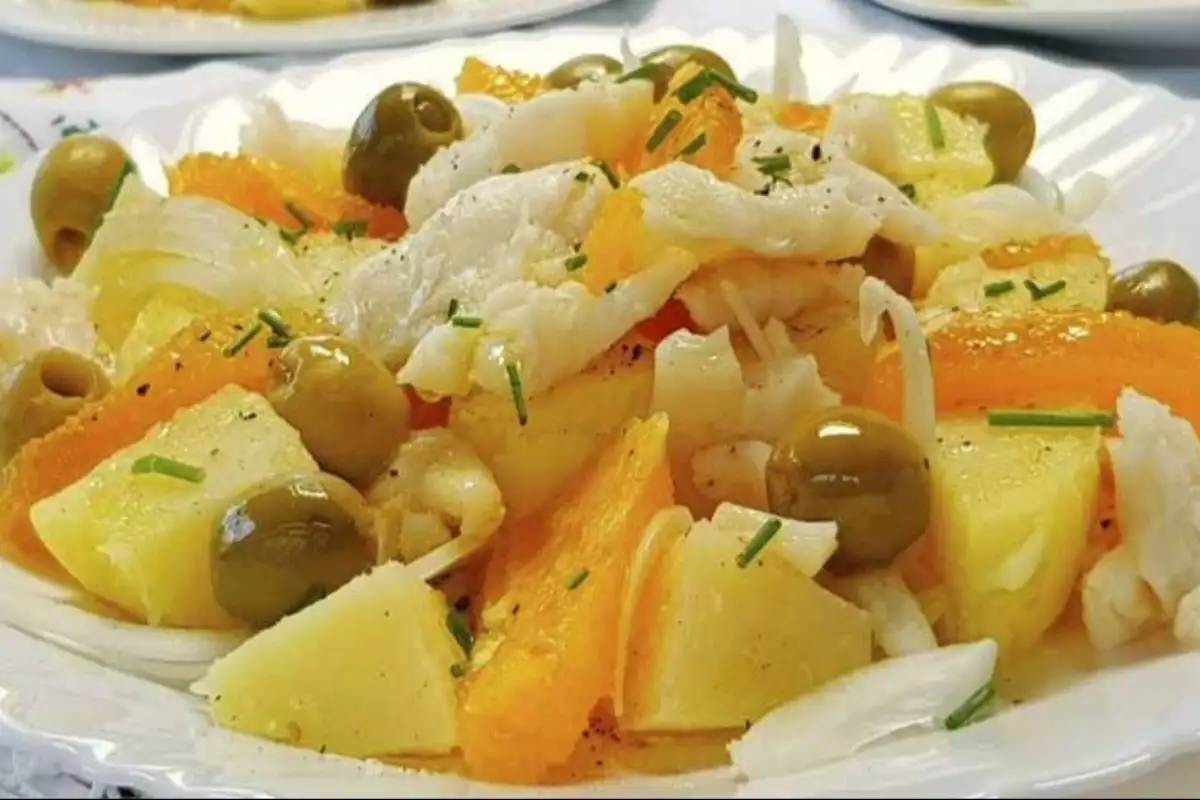 Ensalada Malagueña with potatoes, oranges and cod
