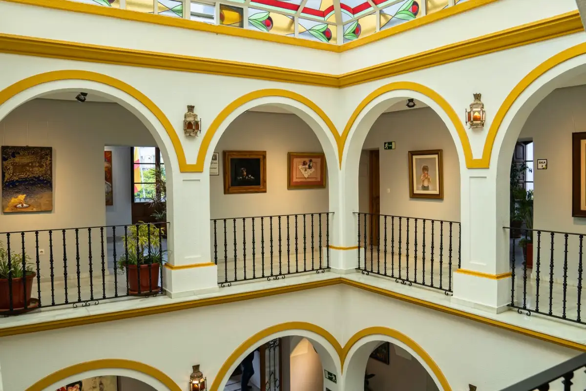 arched columns on the second floor of plaza de las tejerinas art building in Estepona.