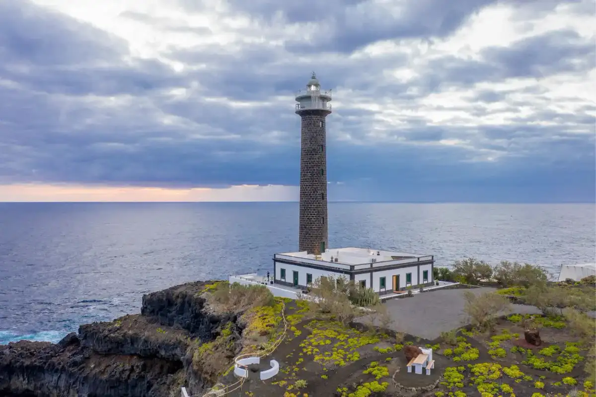 spain unusual stays 5