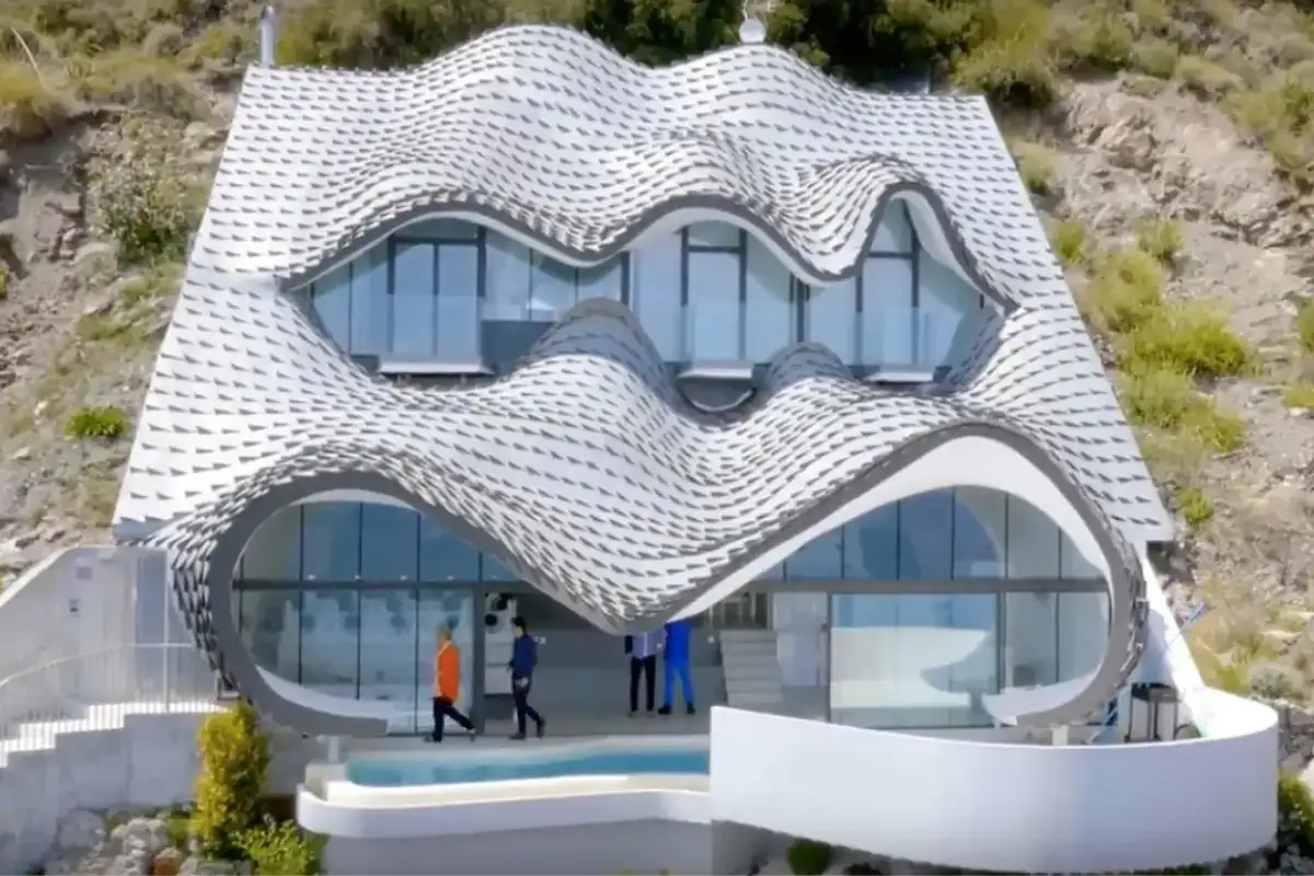 spain unusual stays 6